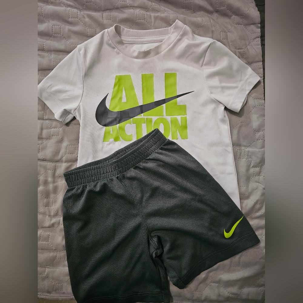 Nike Kids White and Gray T-Shirt and Shorts Set